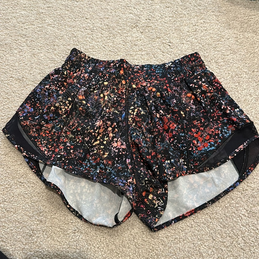 Lululemon black floral lined short size 2